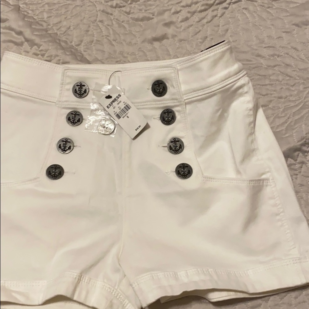 Express White High Rise shorts  size 0/ new